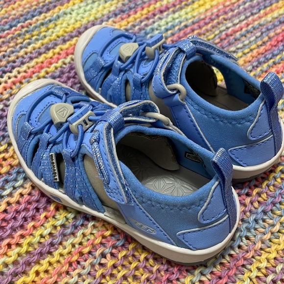 KEEN NWT toddler girl size 8 blue shimmer Moxie sandals with velcro strap. - Picture 5 of 9